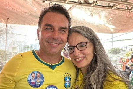 Raissa Soares participa de ato político com Flávio Bolsonaro na Bahia: “Direita forte, consciente e organizada”
