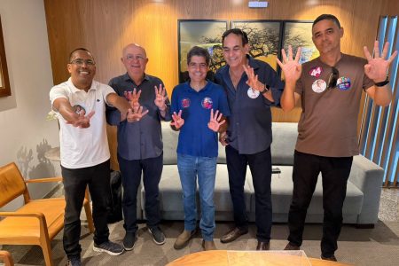 ACM Neto amplia apoio no interior após pesquisas apontarem vitória no 1º turno