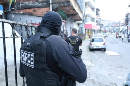 Ex-PM é alvo de operação por fraude para obter registro de CAC em Salvador