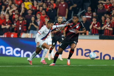Bahia perde para o Athletico e deixa escapar chance de se consolidar no G4