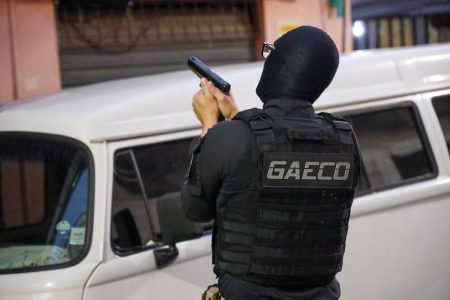 Operação contra tráfico de armas e drogas cumpre mandados em Salvador e outros três estados