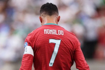 Cristiano Ronaldo anuncia saída da seleção de Portugal após ficar no banco contra a Noruega: “direi a verdade”