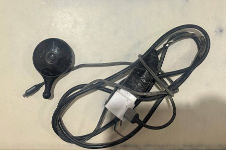 Polícia encontra câmera escondida em parede durante ronda em Candeias
