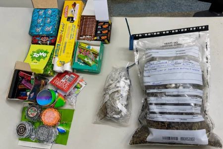 Homem é preso com drogas e diz fazer entregas para clientes de bairros nobres de Salvador