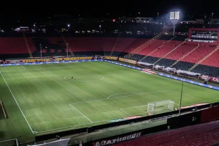 Vitória volta a campo após pausa do Brasileirão e busca reação contra a Chapecoense