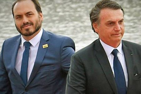 Carlos Bolsonaro pede desculpas ao pai e diz: “A gente falhou”