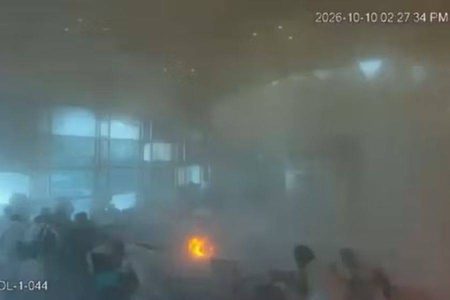 Bombardeio em aeroporto na Arábia Saudita deixa 13 mortos e centenas de feridos; confira o momento