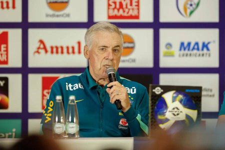 Ancelotti tira pressão dos jovens e pede que Seleção jogue com alegria contra a Índia