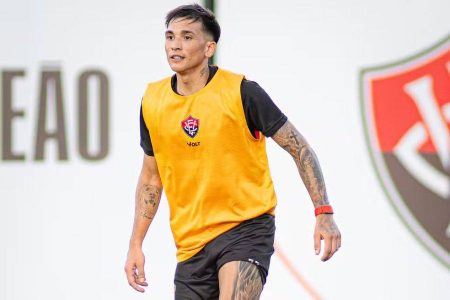 Nacho Laquintana chega ao Vitória e projeta disputa por titularidade