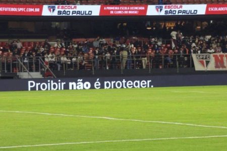 Jogos do Brasileirão exibem protestos contra MP que proibiu bets no Brasil