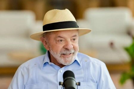Lula anuncia proposta de passe livre no transporte público aos fins de semana às vésperas do 2º turno