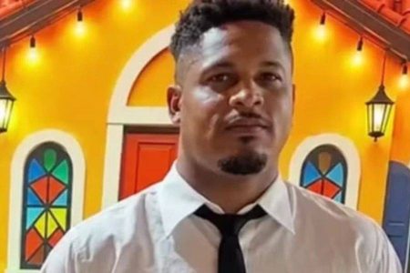 Homem morre afogado após salvar crianças de canoa que virou em praia da Bahia