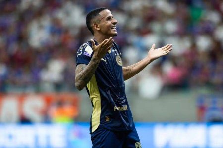 Luciano Juba é o único defensor entre os artilheiros do Brasileirão