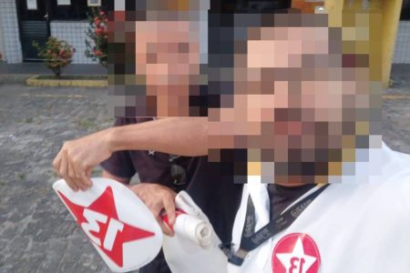 Prefeitura divulga imagens de sindicalistas adesivando ônibus municipais com material do PT