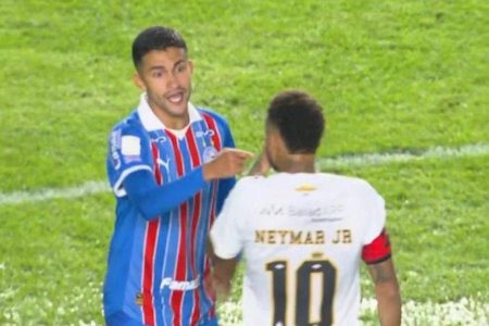 Neymar será denunciado no STJD após expulsão contra o Bahia e pode pegar até seis jogos de suspensão