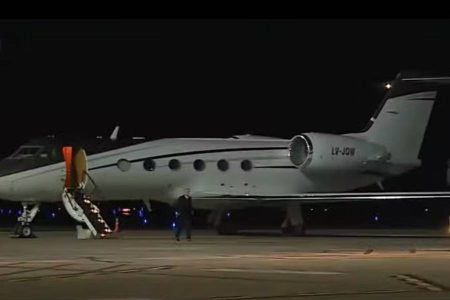 Empresa de jatinho que levou Flávio aos EUA é investigada por suspeita de lavagem de dinheiro na Argentina