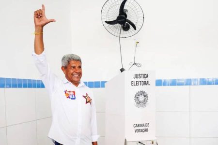 “Missão cumprida”: Jerônimo vota em Salvador e destaca apoio a Lula