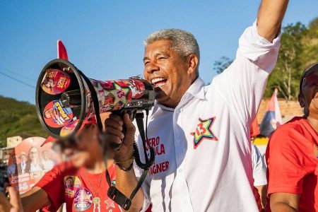 Jerônimo Rodrigues é reeleito governador da Bahia no 1º turno das eleições de 2026