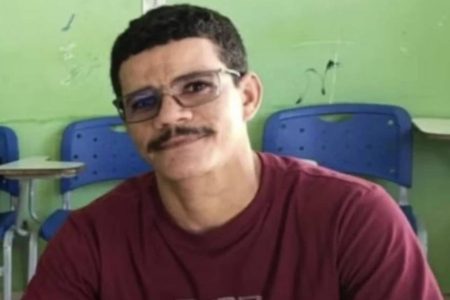 Professor é baleado durante deslocamento para escola e morre em unidade de saúde na Bahia