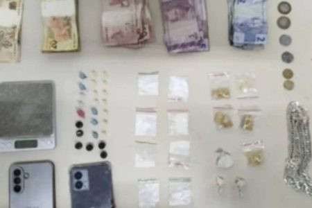 Suspeito é preso com cocaína, crack e dinheiro durante ação policial em Alagoinhas