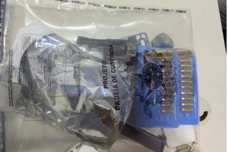 Homem é preso com arma, munições e drogas durante operação policial na Bahia