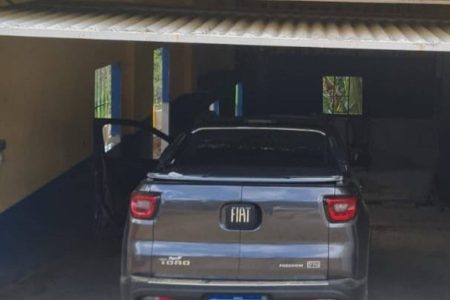 Caminhonete roubada em Salvador é encontrada com placas adulteradas no interior da Bahia
