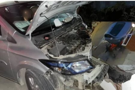 Homem passa mal ao volante, atinge motociclista e morre na Bahia