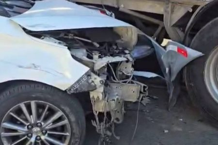 Motorista atropela mulher e bate em motos e ônibus durante acidente em Feira de Santana