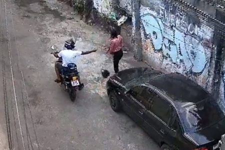 Homem aborda mulher e tenta levar celular durante assalto em São Gonçalo do Retiro