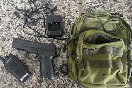 PM apreende carro, moto com chassi raspado e rádio comunicador na zona rural de Coité