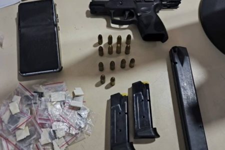 Quatro pessoas são libertadas de cárcere privado e suspeito acaba preso em Lauro de Freitas