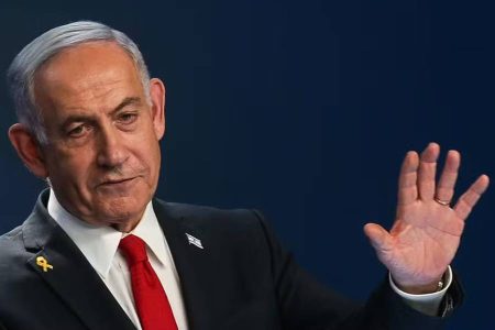 Netanyahu liga para Flávio Bolsonaro e o convida para visitar Israel