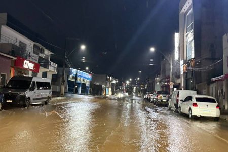 Chuva começa a provocar transtornos no interior da Bahia após dias de calor intenso; Inmet prevê precipitações em áreas da Bahia