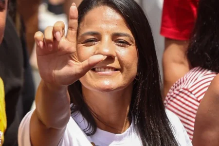 Professora, petista e apaixonada por Milton Santos: Rowenna chega à Alba com agenda própria