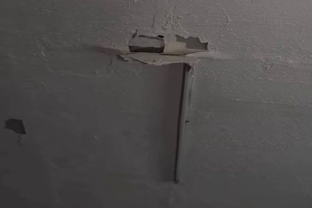 Influenciador registra momento em parte do teto cai sobre aluna em faculdade de Feira de Santana