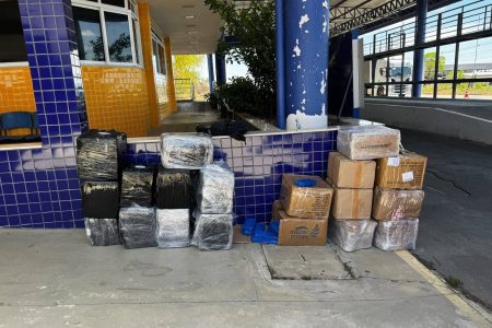 PRF encontra mais de meia tonelada de drogas escondida dentro de caminhão em Vitória da Conquista