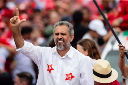 Elmano de Freitas é reeleito governador do Ceará no 1º turno